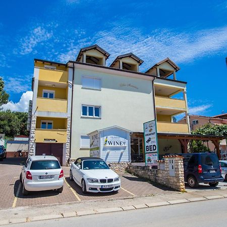 Villa Monsena Ровин Екстериор снимка