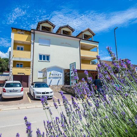 Villa Monsena Ровин Екстериор снимка