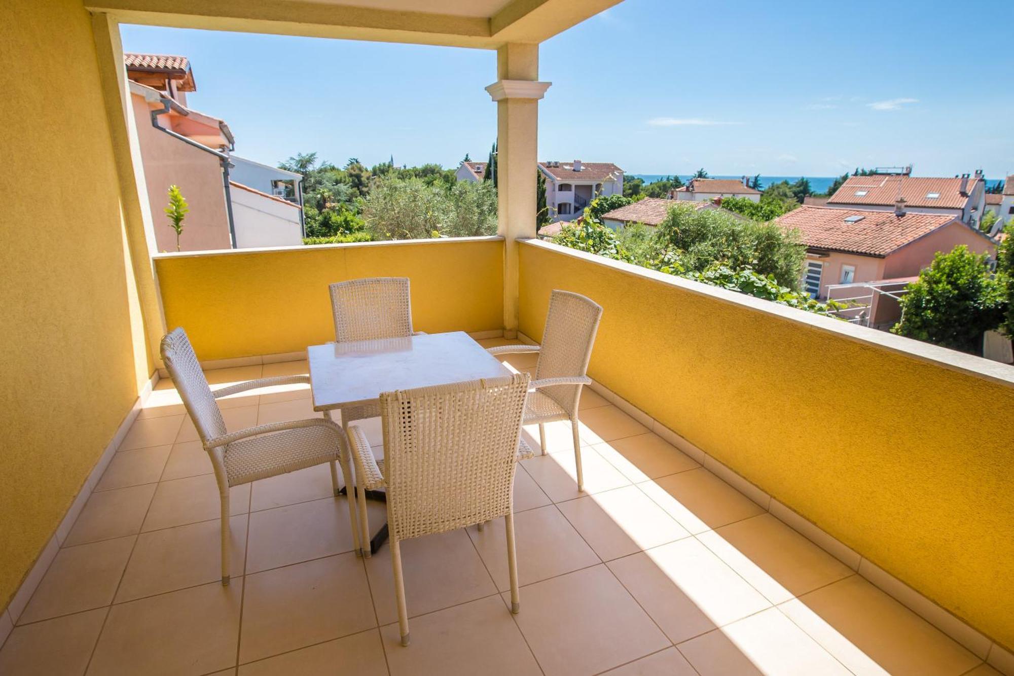 Villa Monsena Ровин Екстериор снимка