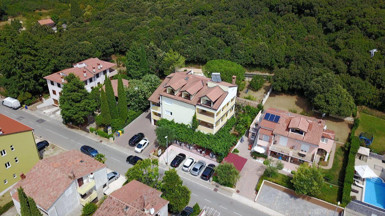 Villa Monsena Ровин Екстериор снимка