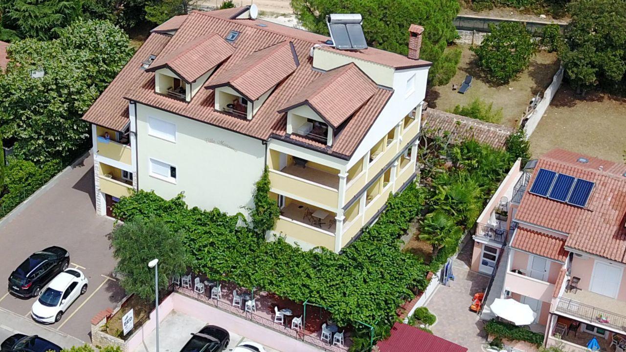 Villa Monsena Ровин Екстериор снимка